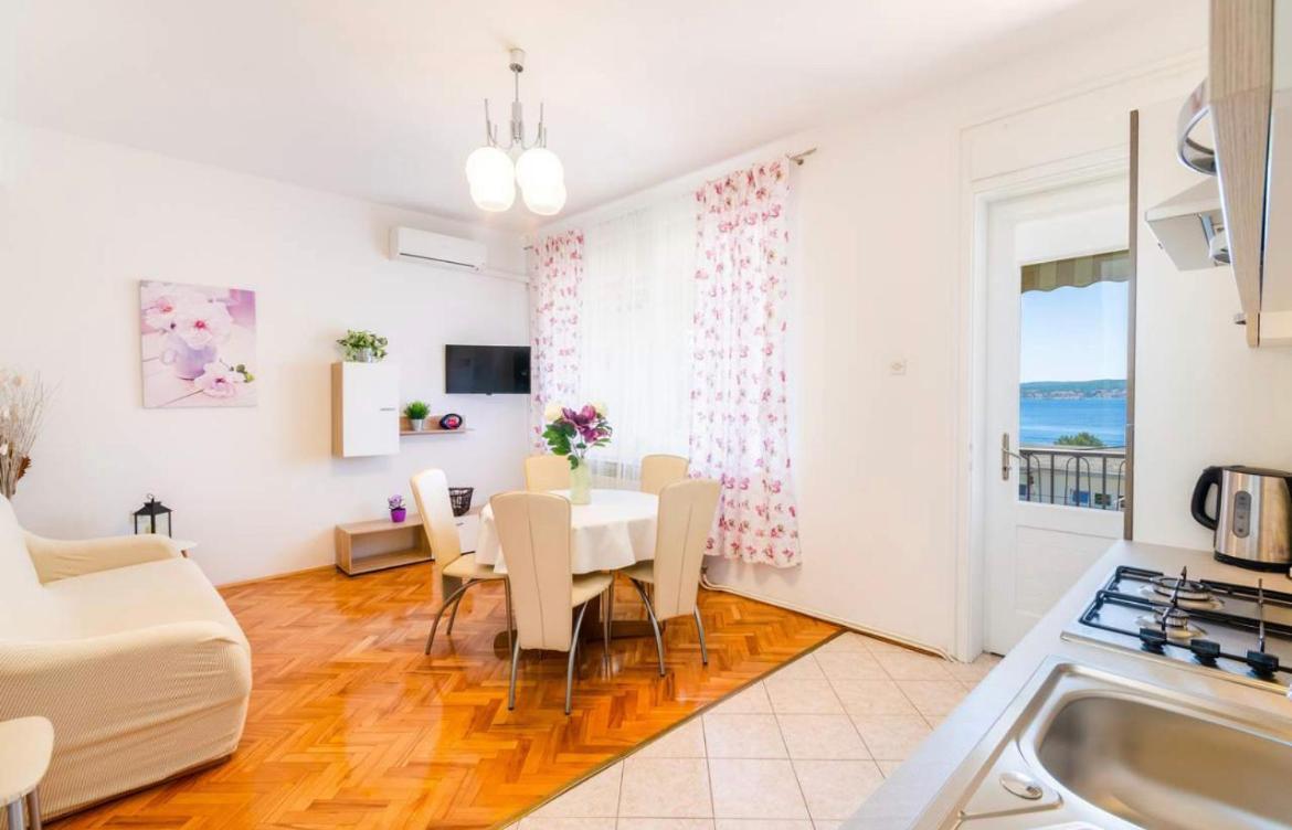 Apartments Tatjana Цриквеница Экстерьер фото